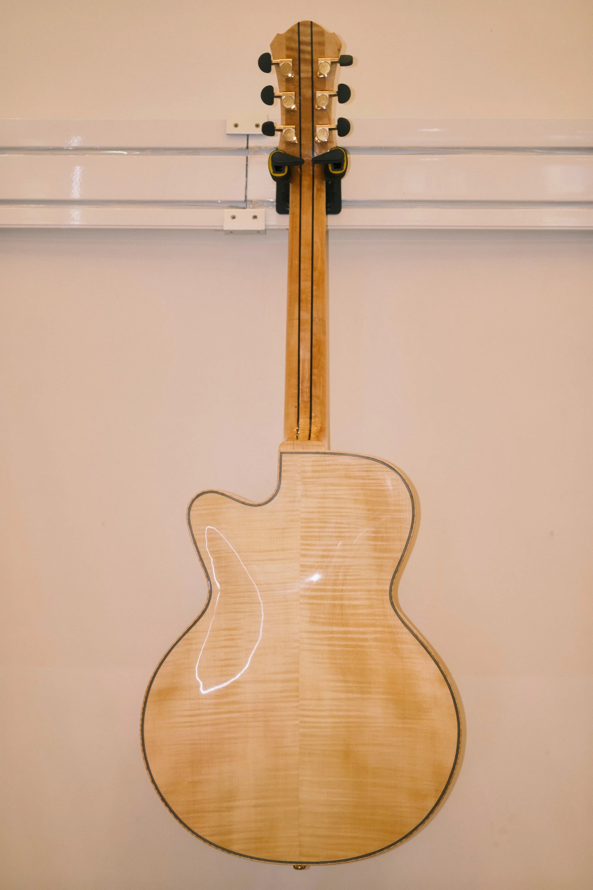 Yunzhi Luthier Handcrafted 15" Jazz Guitar Yellow 6-String Flamed Maple Hollow Body Spruce Top Ebony Fingerboard Mahogany