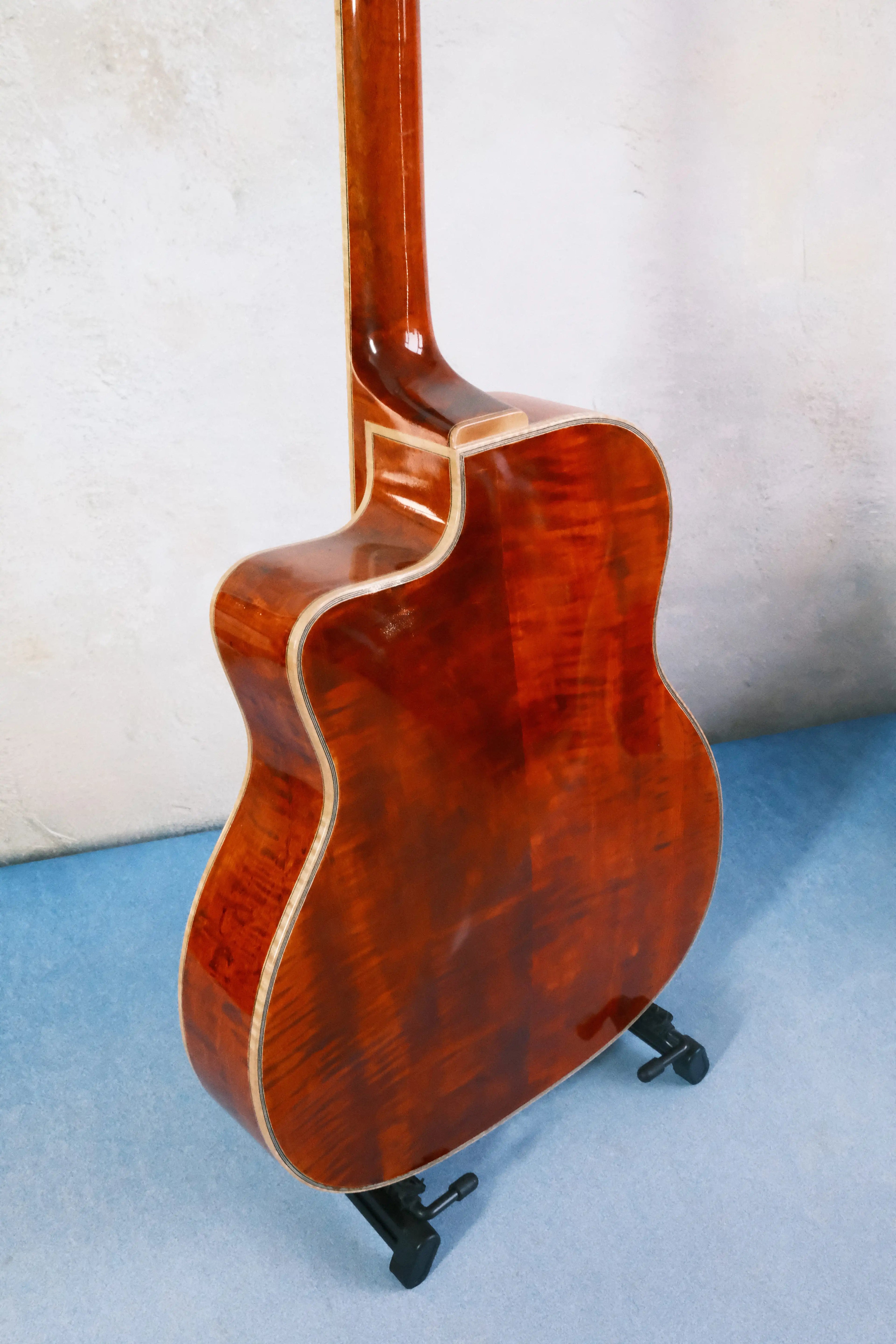 Yunzhi 17-Inch Gypsy Style Archtop Electric Guitar Handcrafted Flamed Maple Hollow Body Ebony Fingerboard Spruce Brown H-H