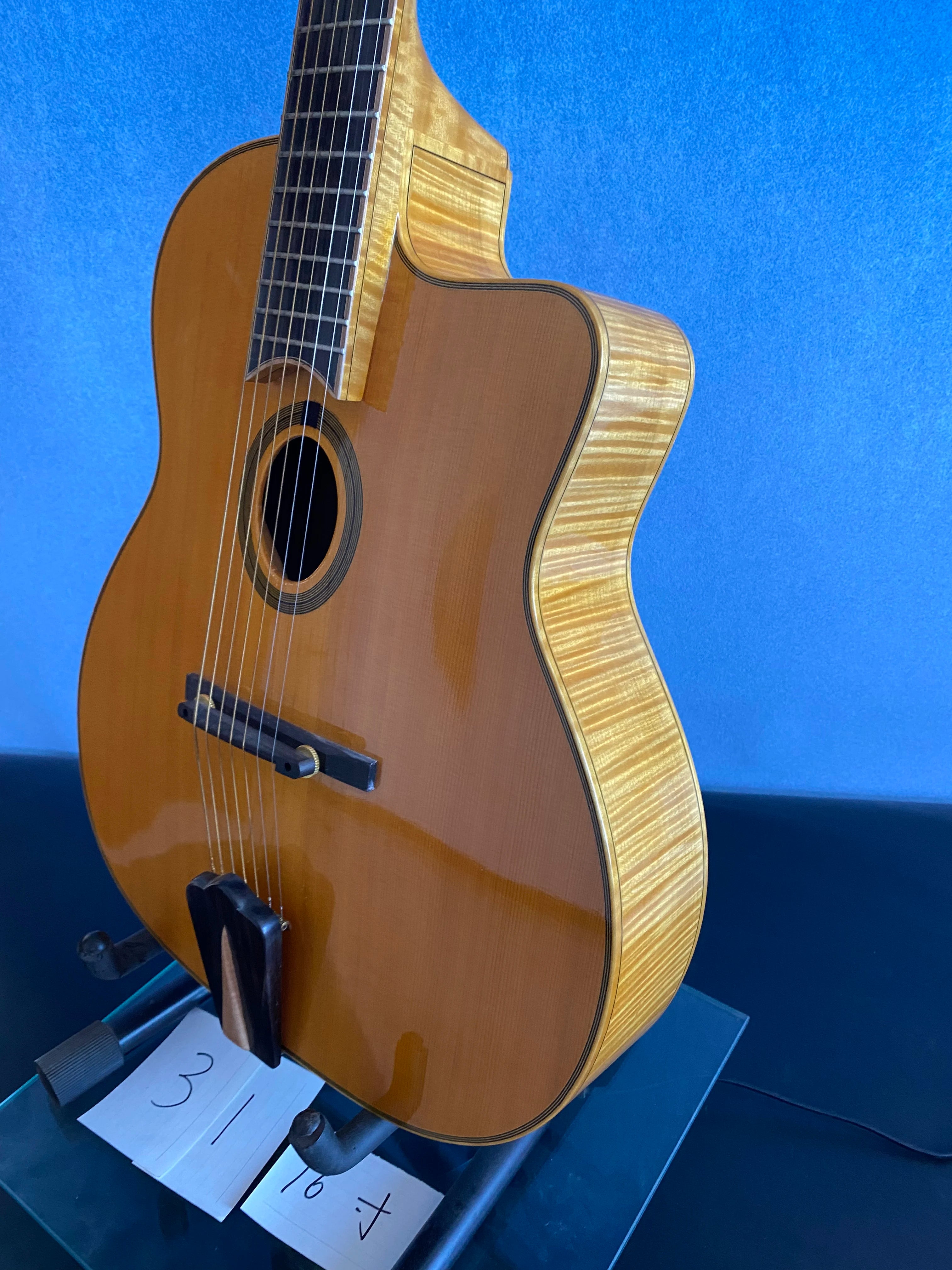 Yunzhi Handcrafted 7-String 16-Inch Gypsy Acoustic Guitar Flamed Maple Hollow Body Original Color Spruce Top Ebony Fingerboard