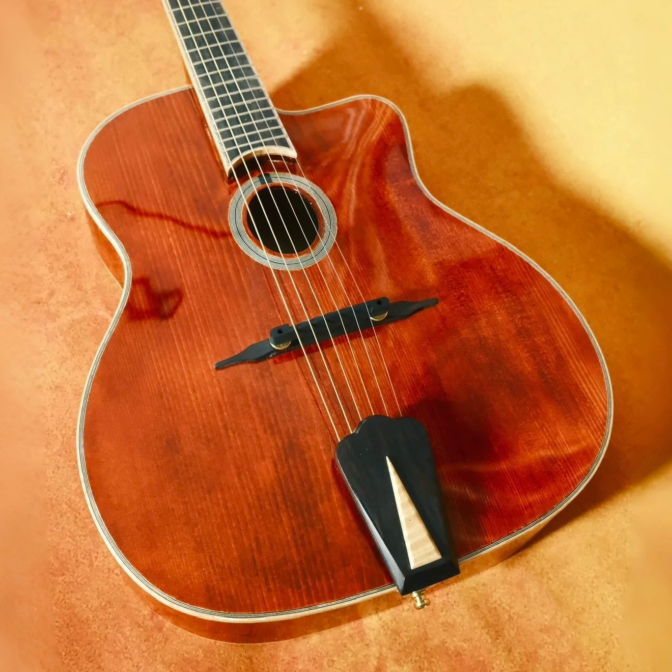 Yunzhi 17-Inch Gypsy Style Archtop Electric Guitar Handcrafted Flamed Maple Hollow Body Ebony Fingerboard Spruce Brown H-H