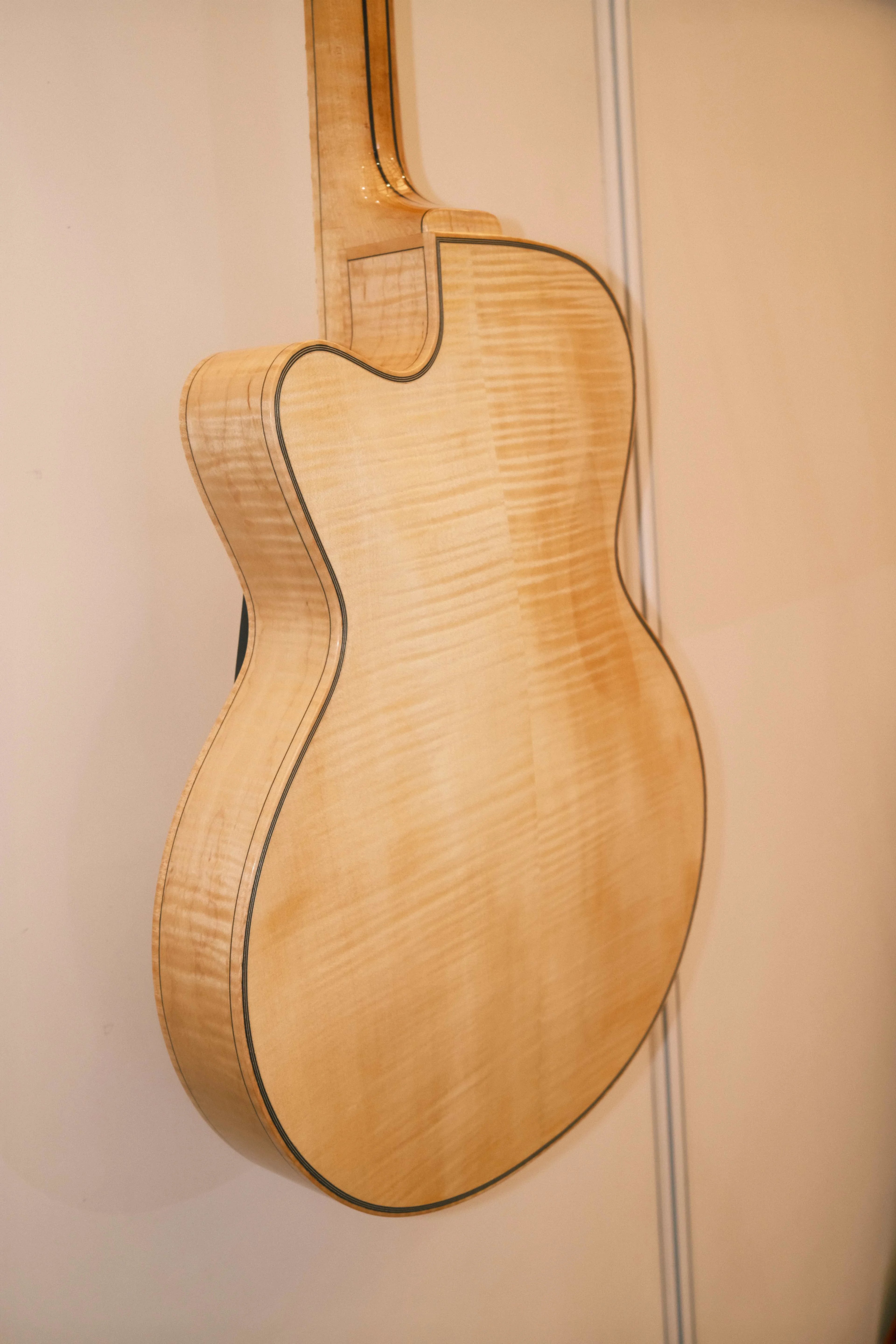 Yunzhi Handcrafted 15" Hollow Body Electric Guitar 6 Natural Nitrocellulose Gloss Flamed Maple Spruce Archtop Jazz Ebony