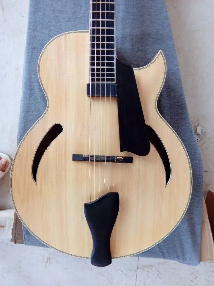 Yunzhi Customizable Jazz Hollow Body Electric Guitar with Spruce/Flamed Maple Archtop Ebony Fingerboard S/H Pickup Configuration