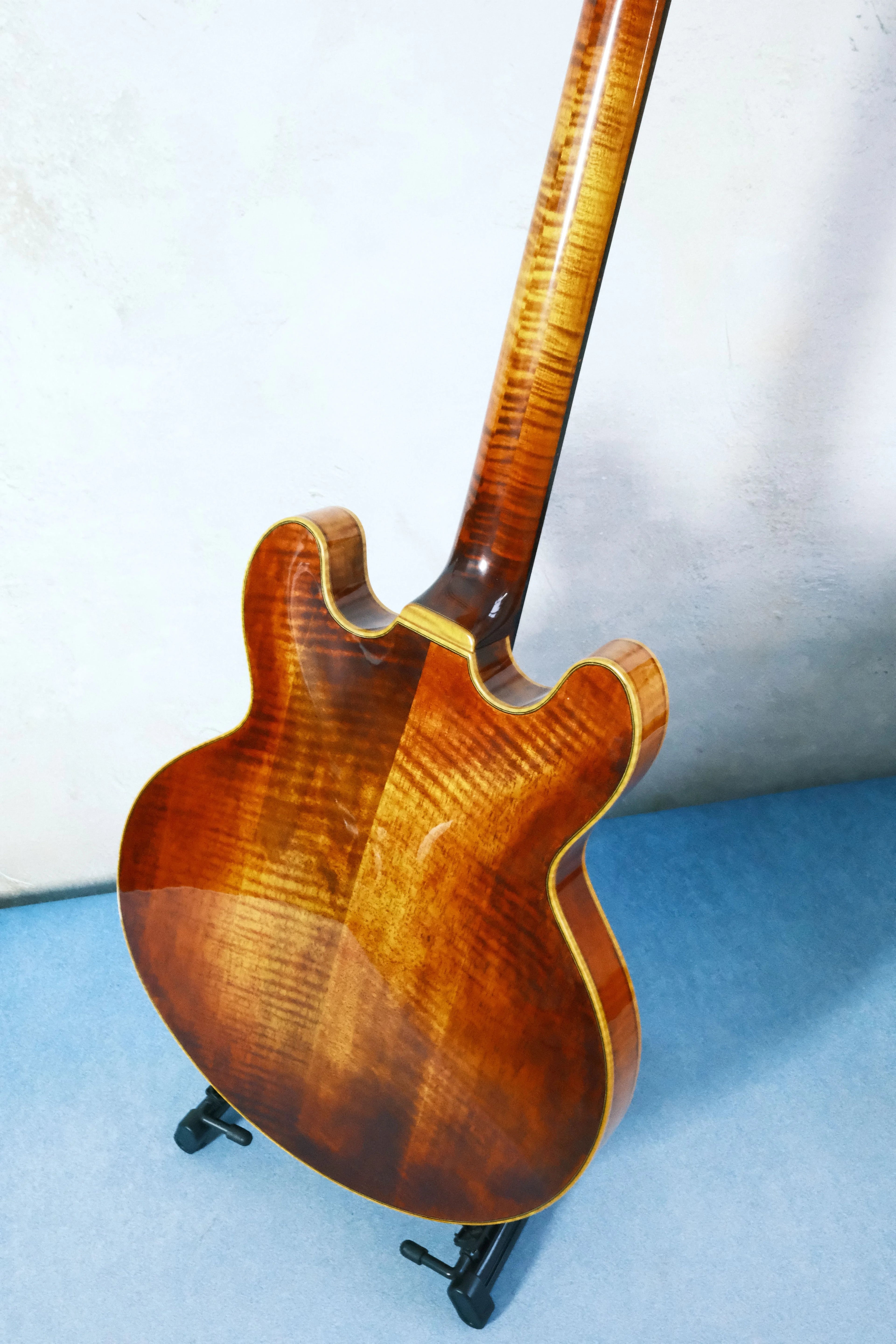 Yunzhi Luthier Handcrafted 335Hollow Body Archtop Electric Guitar Solid Spruce Top Maple Back Ebony Fingerboard Gloss Custom