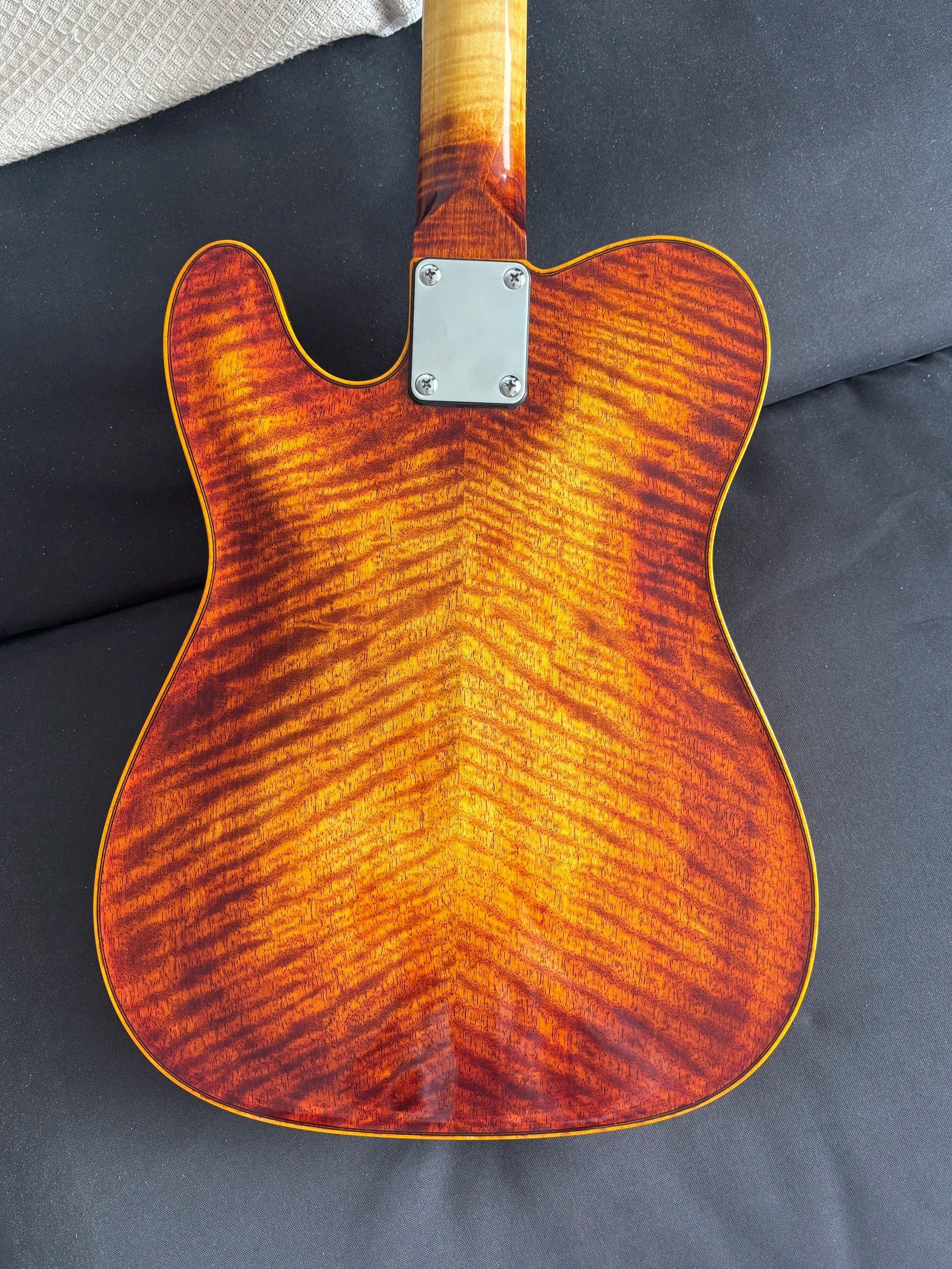 Yunzhi for Violinmaster Luthier Handmade Electric Guitar Maple Top Ebony Fingerboard Spruce Hollow Body Archtop Jazz H/S