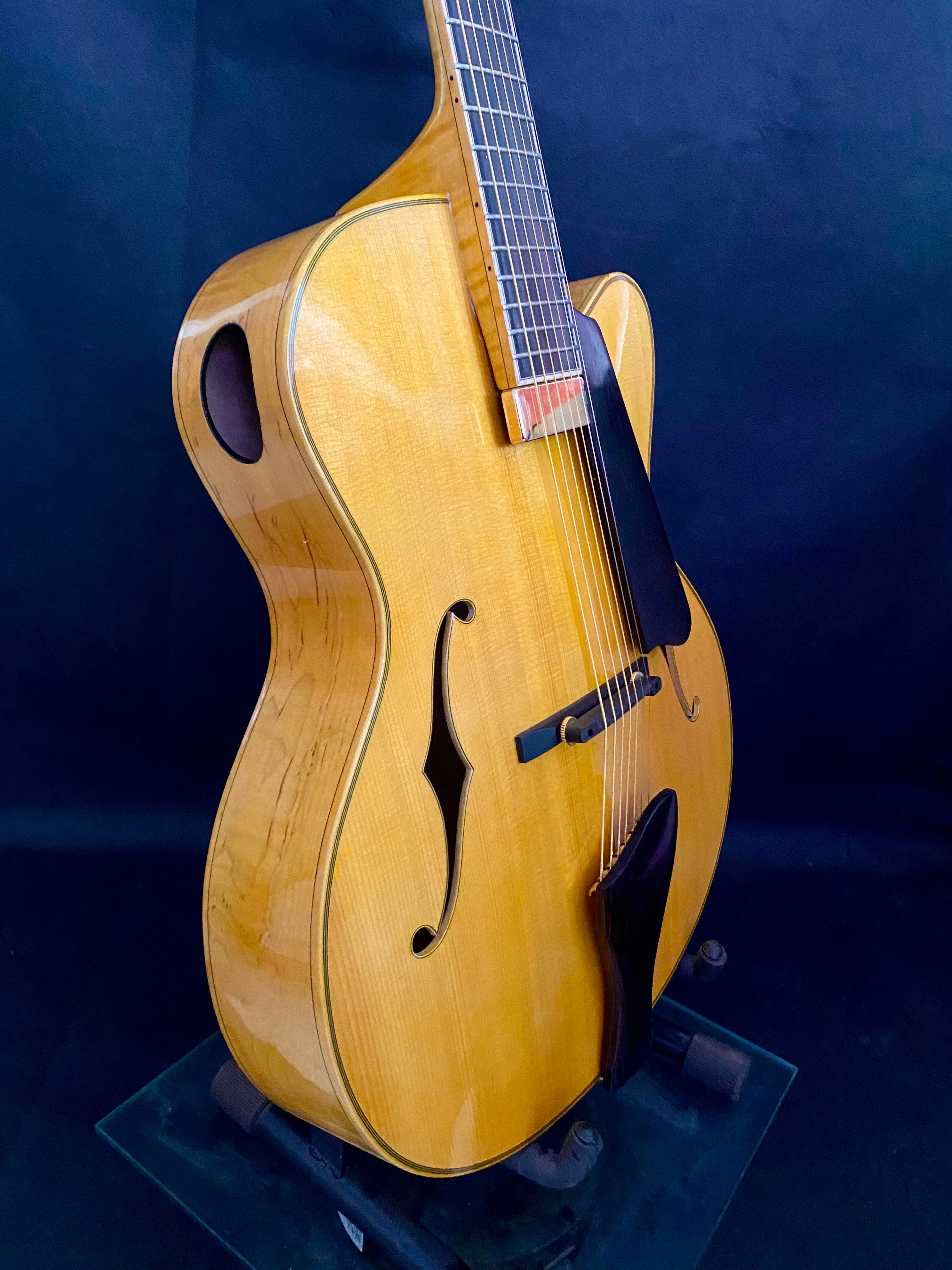 Yunzhi Customizable 7-String Electric Jazz Guitar Eastman Style Handmade Solid Maple Carved Archtop Ebony Fingerboard Spruce