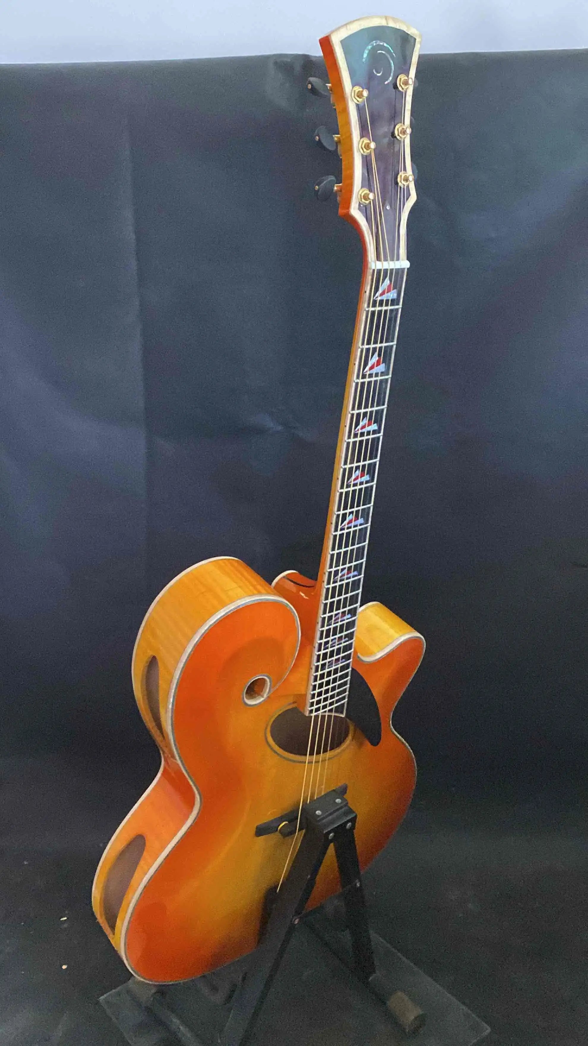 Yunzhi Electric Archtop Handmade Hollow Body Jazz Guitar Spruce Top Flamed Maple Ebony Fingerboard Customizable
