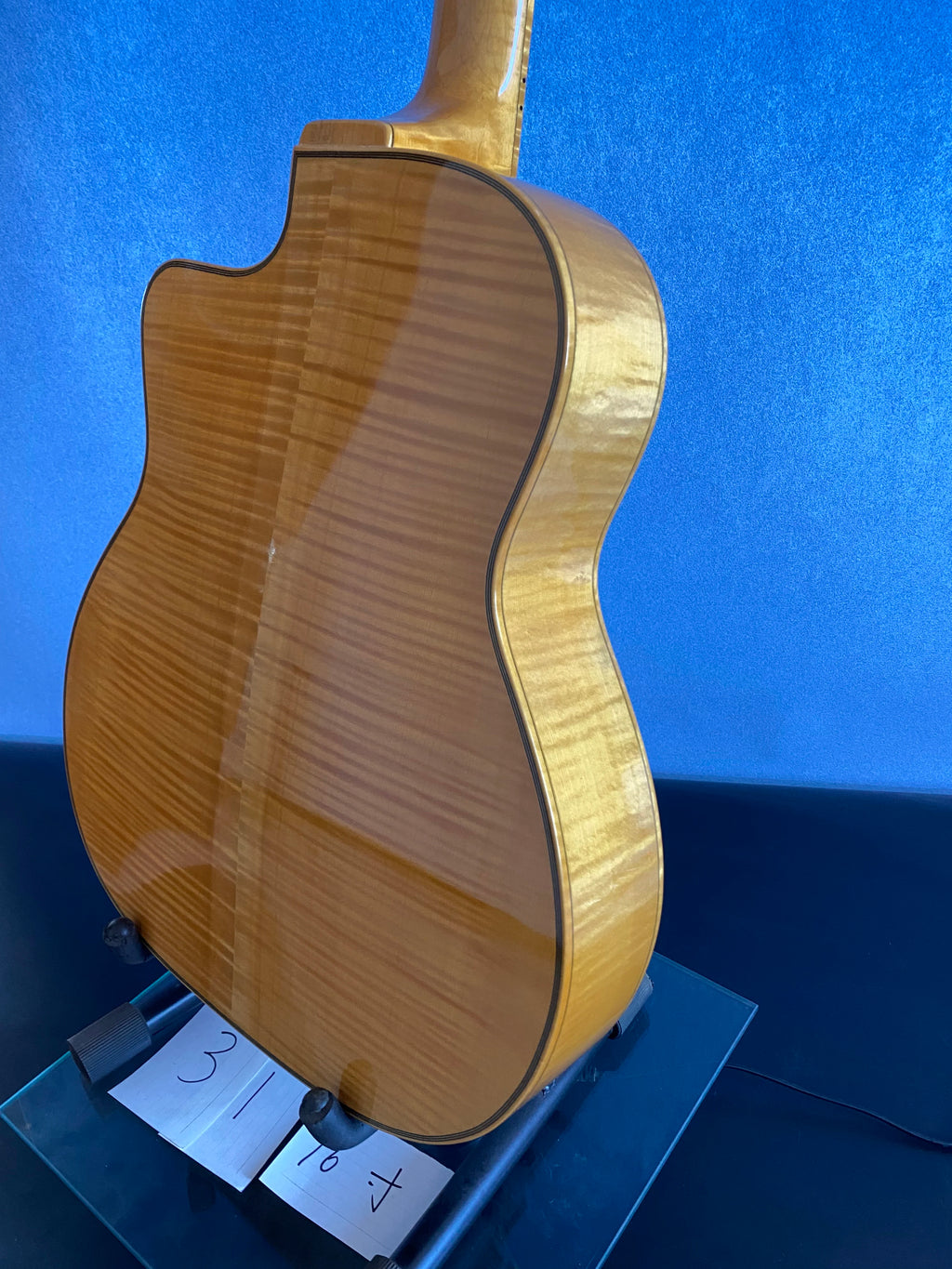 Yunzhi Handcrafted 7-String 16-Inch Gypsy Acoustic Guitar Flamed Maple Hollow Body Original Color Spruce Top Ebony Fingerboard