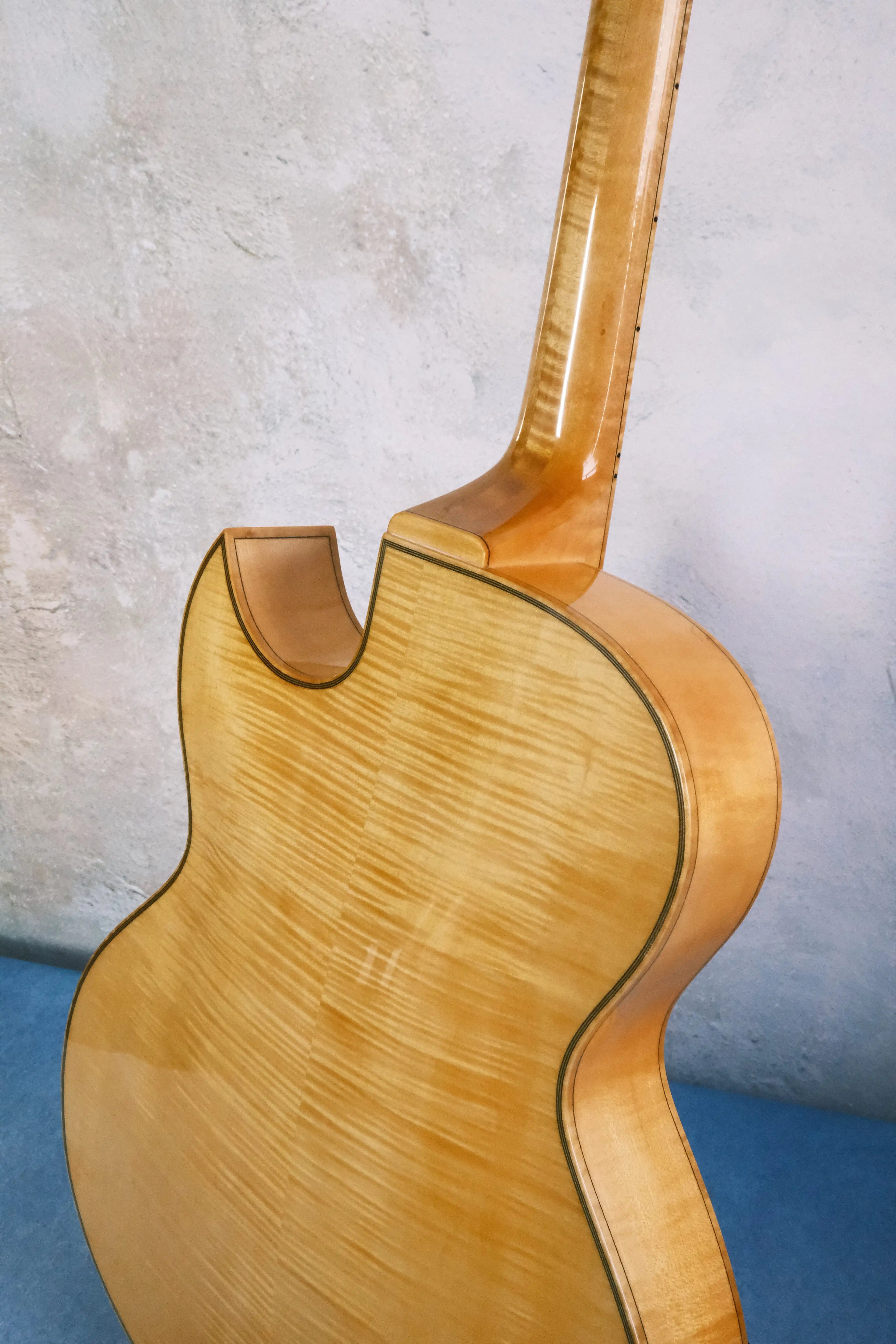 Yunzhi Luthier Handcrafted 16" Jazz Electric Guitar Golden Finish Flamed Maple Hollow Body Spruce Top Ebony Fingerboard