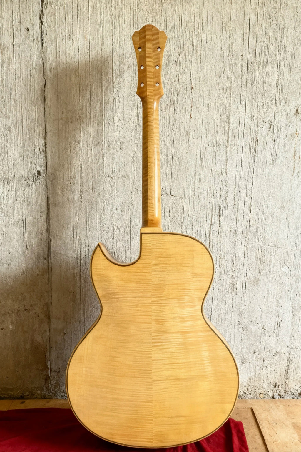 Yunzhi YZ-19NYL Handcrafted Florentine Jazz Hollow Body Electric Guitar 16inch Single Cutaway Carved Solid Flamed Maple Golden