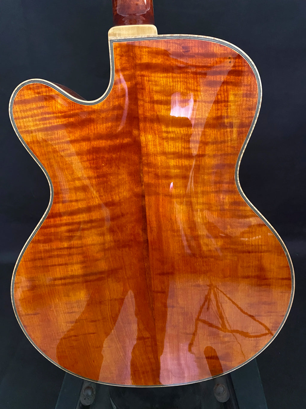 Yunzhi 16-Inch Cutaway Archtop Jazz Electric Guitar Maple Hollow Body with Ebony Fingerboard Antique Color