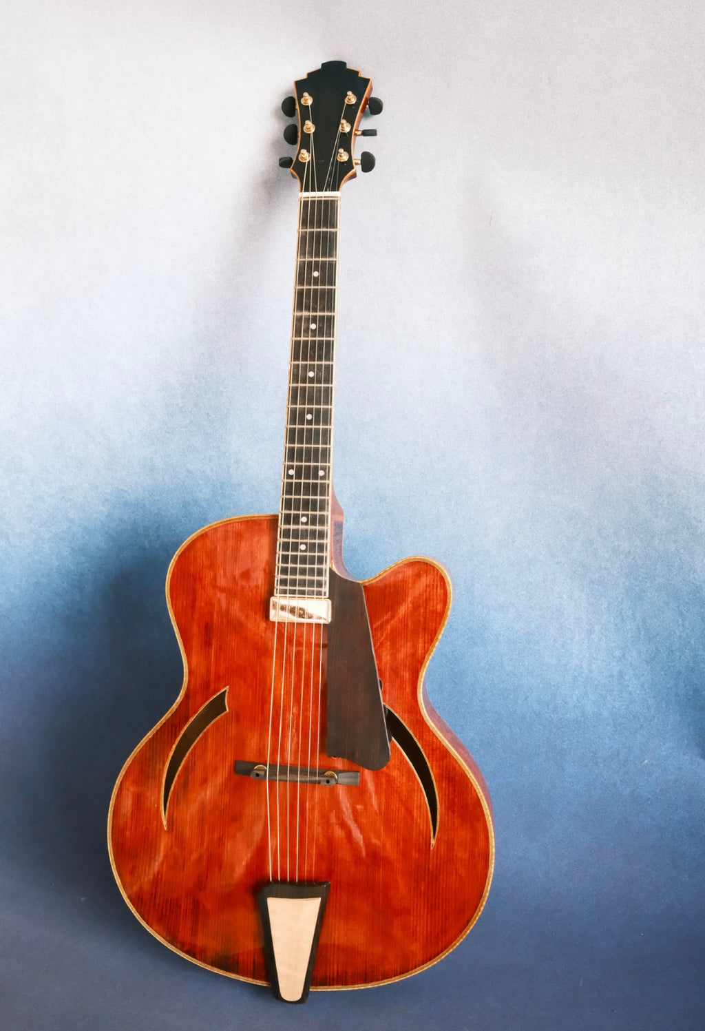 Yunzhi Handmade Jazz Guitar Spruce Top Solid Flamed Maple Body Customizable Electric Guitar Ebony Fingerboard Archtop 17Inch