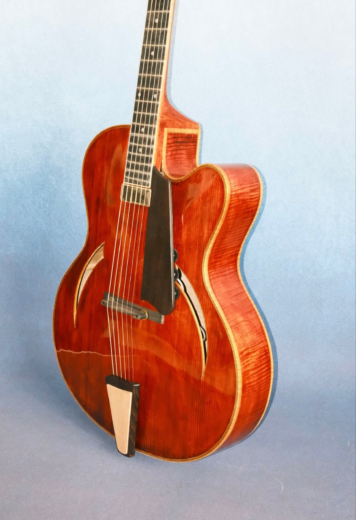 Yunzhi Handmade Jazz Guitar Spruce Top Solid Flamed Maple Body Customizable Electric Guitar Ebony Fingerboard Archtop 17Inch