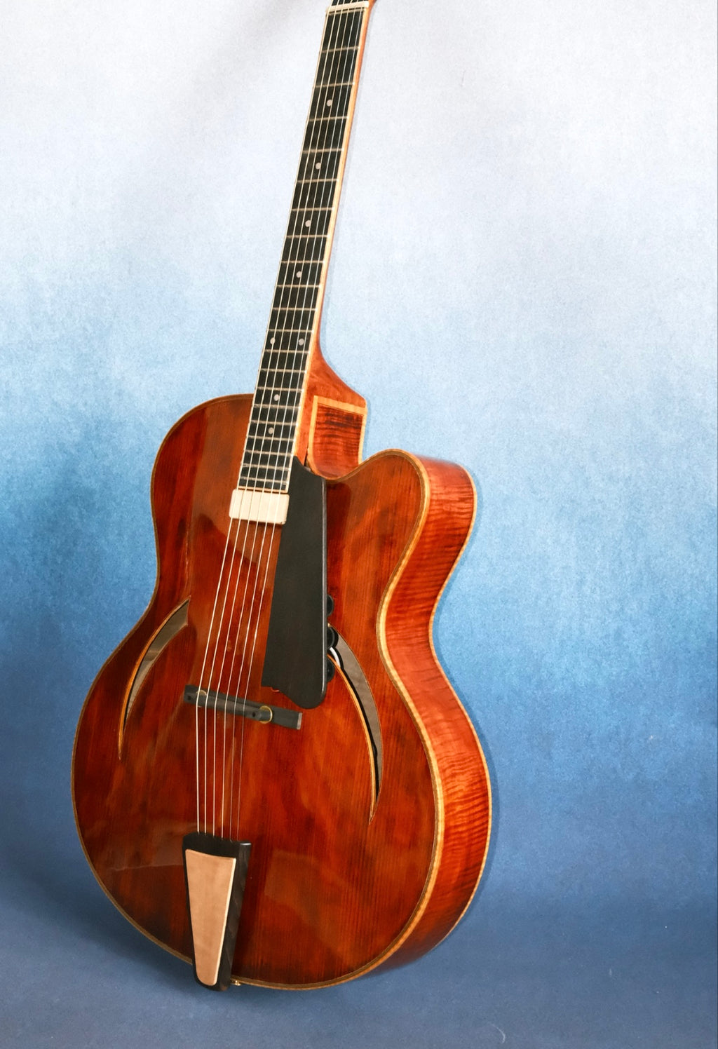 Yunzhi Handmade Jazz Guitar Spruce Top Solid Flamed Maple Body Customizable Electric Guitar Ebony Fingerboard Archtop 17Inch