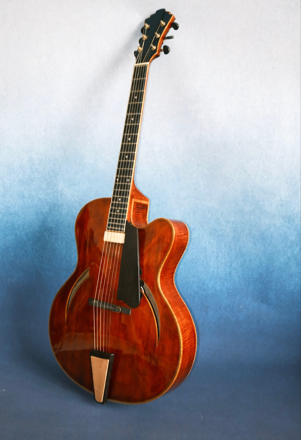 Yunzhi Handmade Jazz Guitar Spruce Top Solid Flamed Maple Body Customizable Electric Guitar Ebony Fingerboard Archtop 17Inch