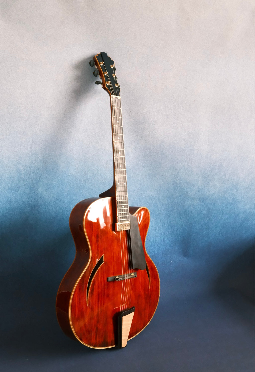 Yunzhi Handmade Jazz Guitar Spruce Top Solid Flamed Maple Body Customizable Electric Guitar Ebony Fingerboard Archtop 17Inch