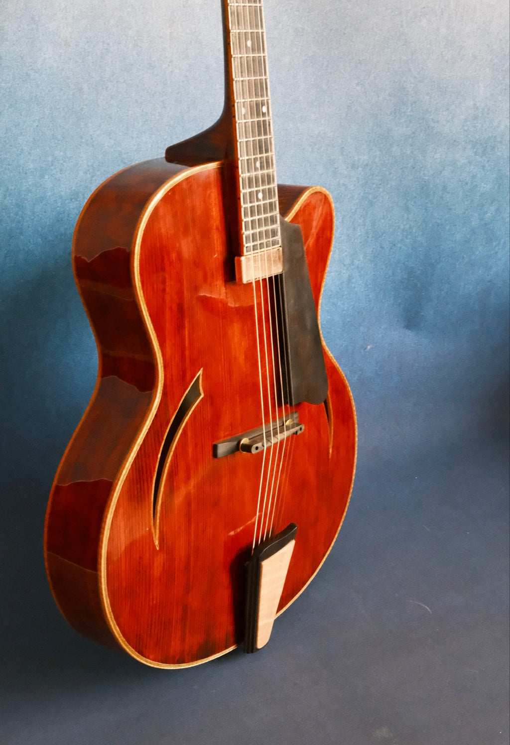 Yunzhi Handmade Jazz Guitar Spruce Top Solid Flamed Maple Body Customizable Electric Guitar Ebony Fingerboard Archtop 17Inch