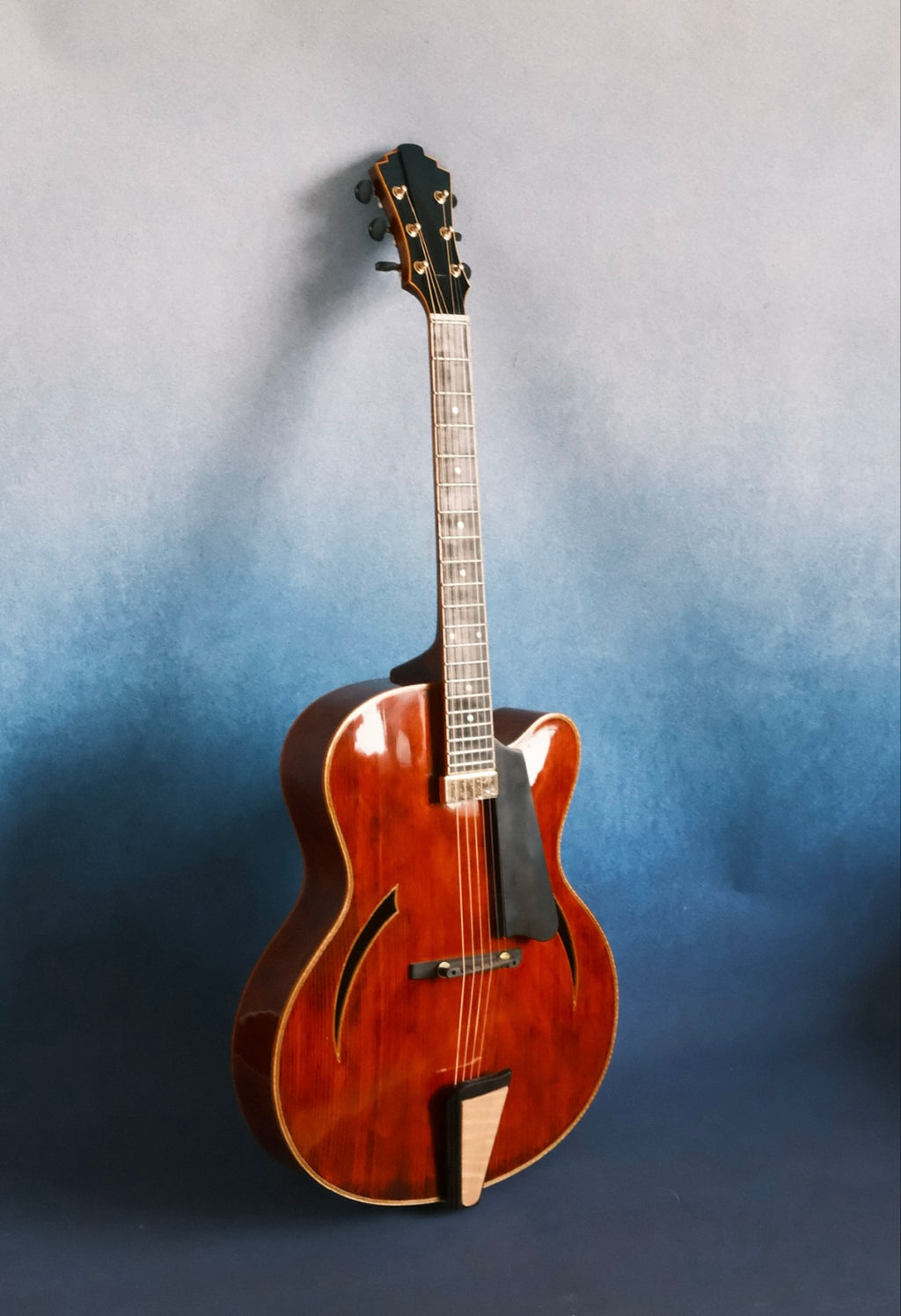Yunzhi Handmade Jazz Guitar Spruce Top Solid Flamed Maple Body Customizable Electric Guitar Ebony Fingerboard Archtop 17Inch