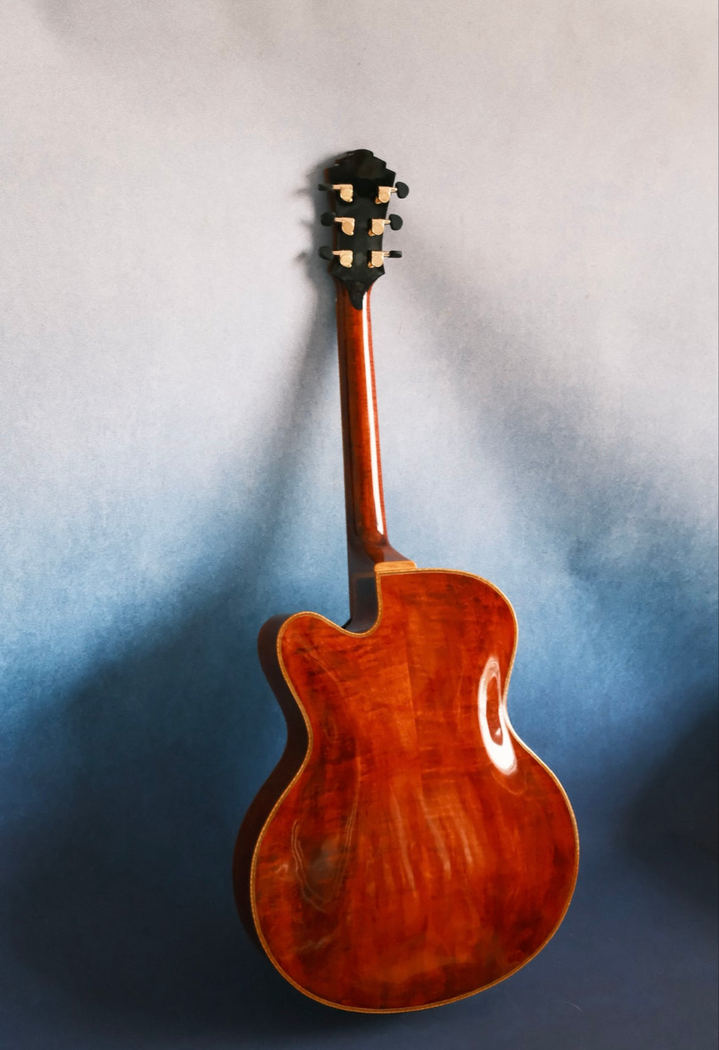 Yunzhi Handmade Jazz Guitar Spruce Top Solid Flamed Maple Body Customizable Electric Guitar Ebony Fingerboard Archtop 17Inch