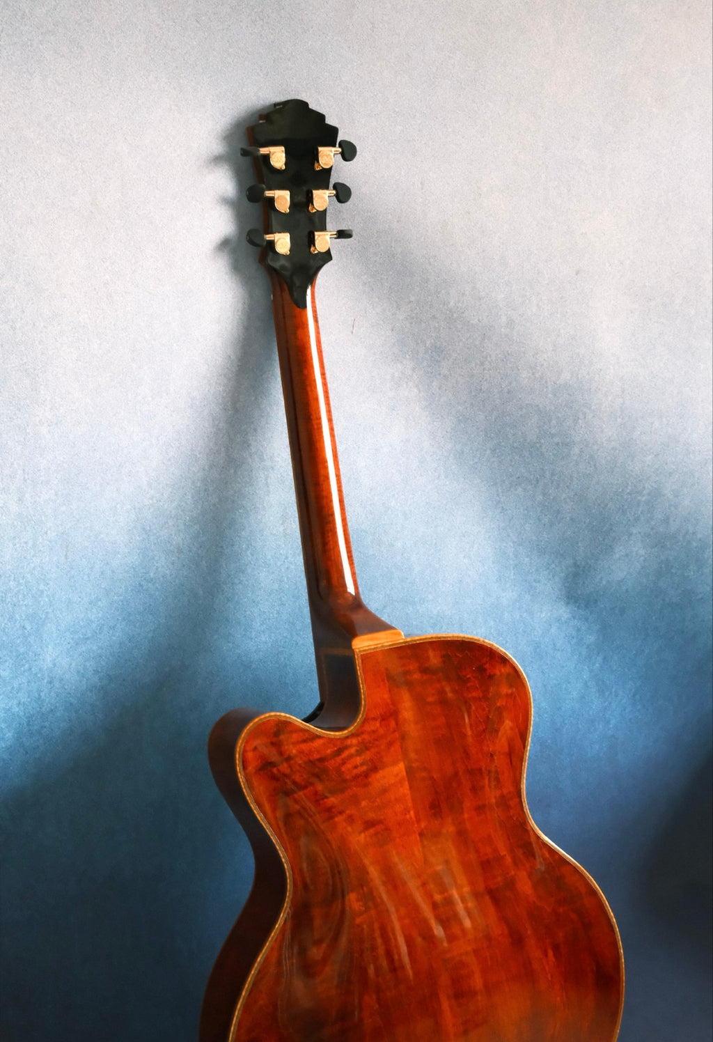Yunzhi Handmade Jazz Guitar Spruce Top Solid Flamed Maple Body Customizable Electric Guitar Ebony Fingerboard Archtop 17Inch