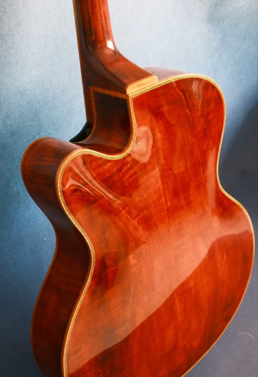 Yunzhi Handmade Jazz Guitar Spruce Top Solid Flamed Maple Body Customizable Electric Guitar Ebony Fingerboard Archtop 17Inch