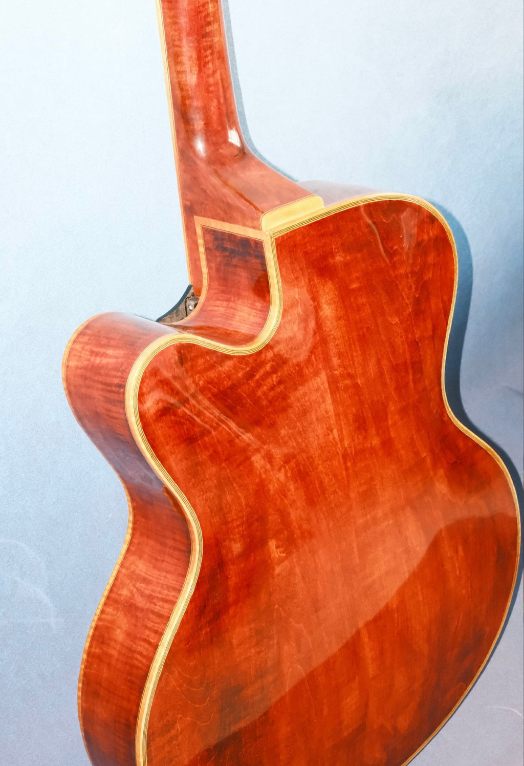 Yunzhi Handmade Jazz Guitar Spruce Top Solid Flamed Maple Body Customizable Electric Guitar Ebony Fingerboard Archtop 17Inch