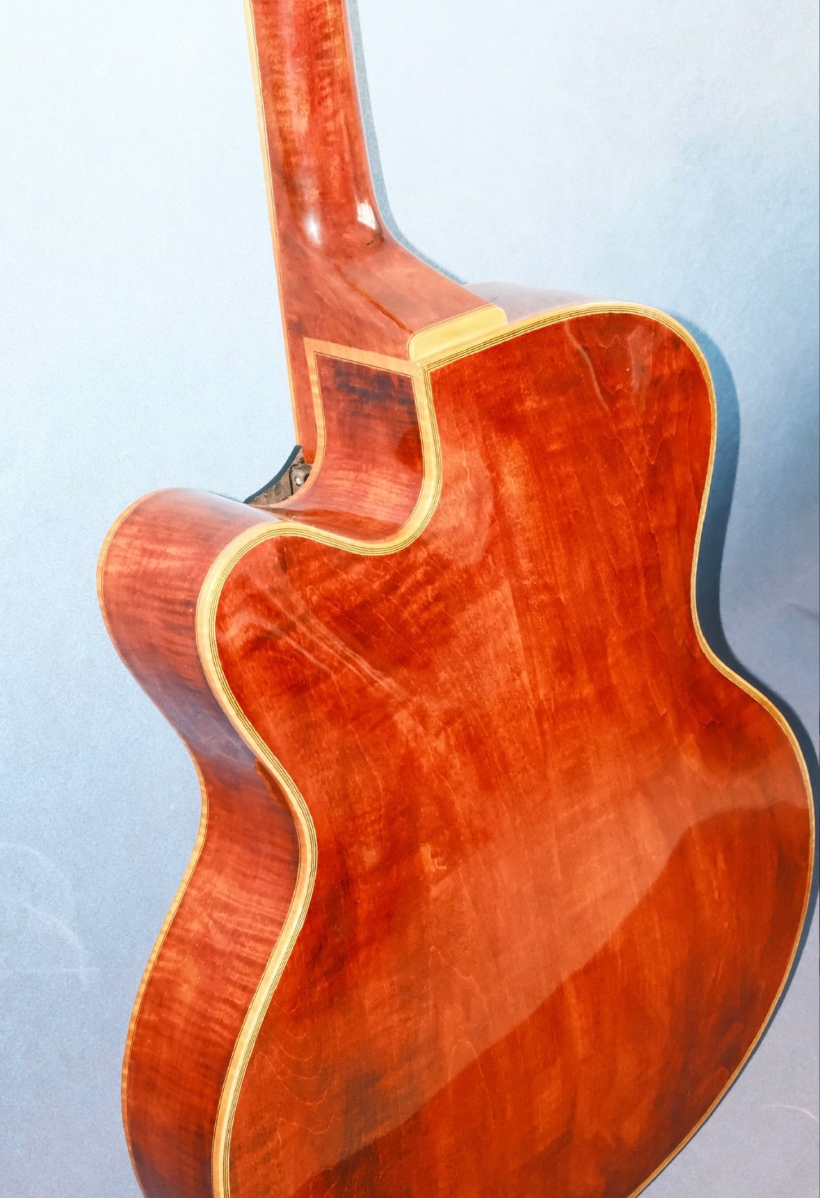 Yunzhi Handmade Jazz Guitar Spruce Top Solid Flamed Maple Body Customizable Electric Guitar Ebony Fingerboard Archtop 17Inch