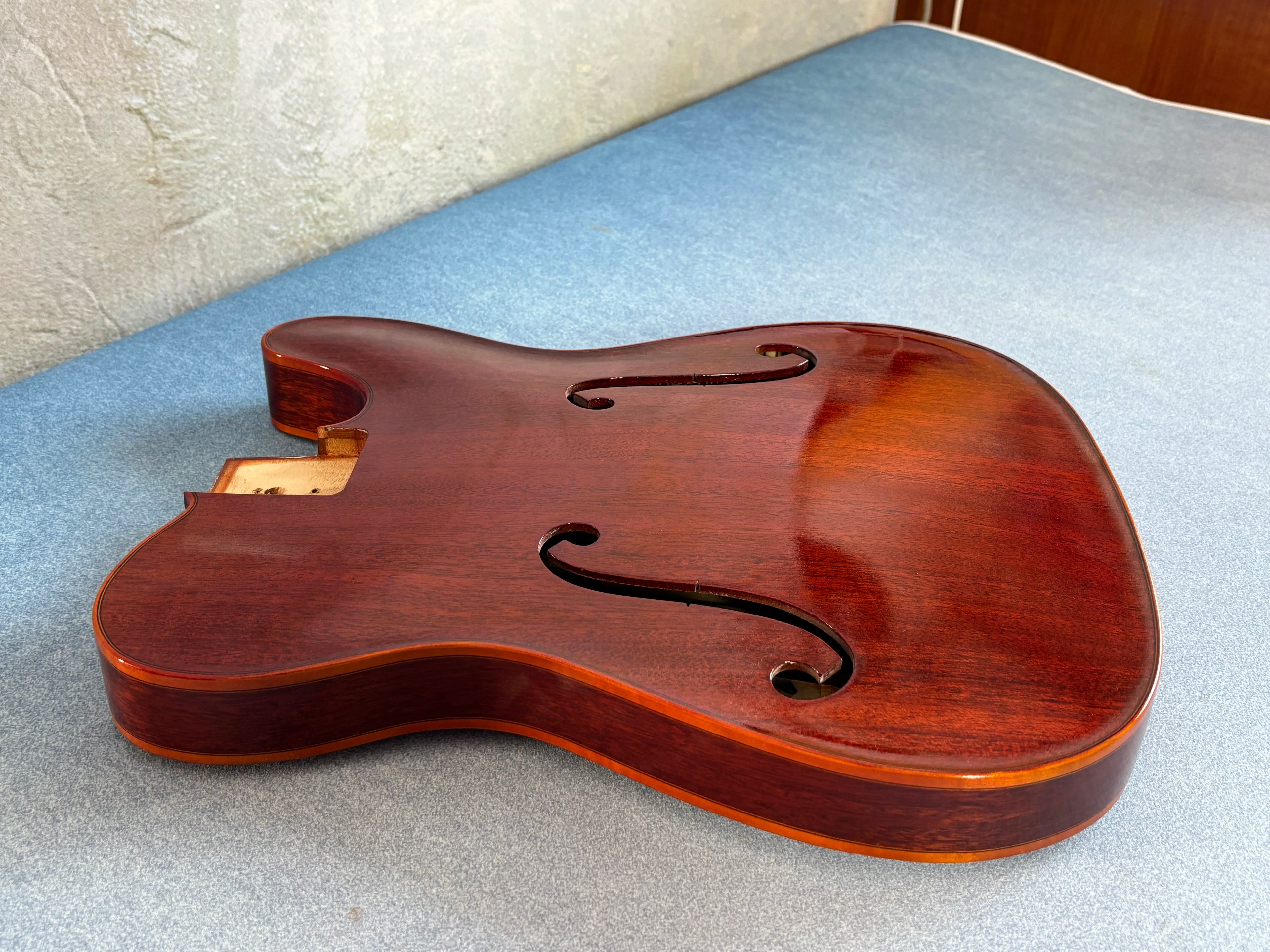 Handmade Archtop Jazz Guitar Kit Spruce Top Maple Carved Mahogany Ebony Fingerboard Hollow Body Electric Guitar for Professional