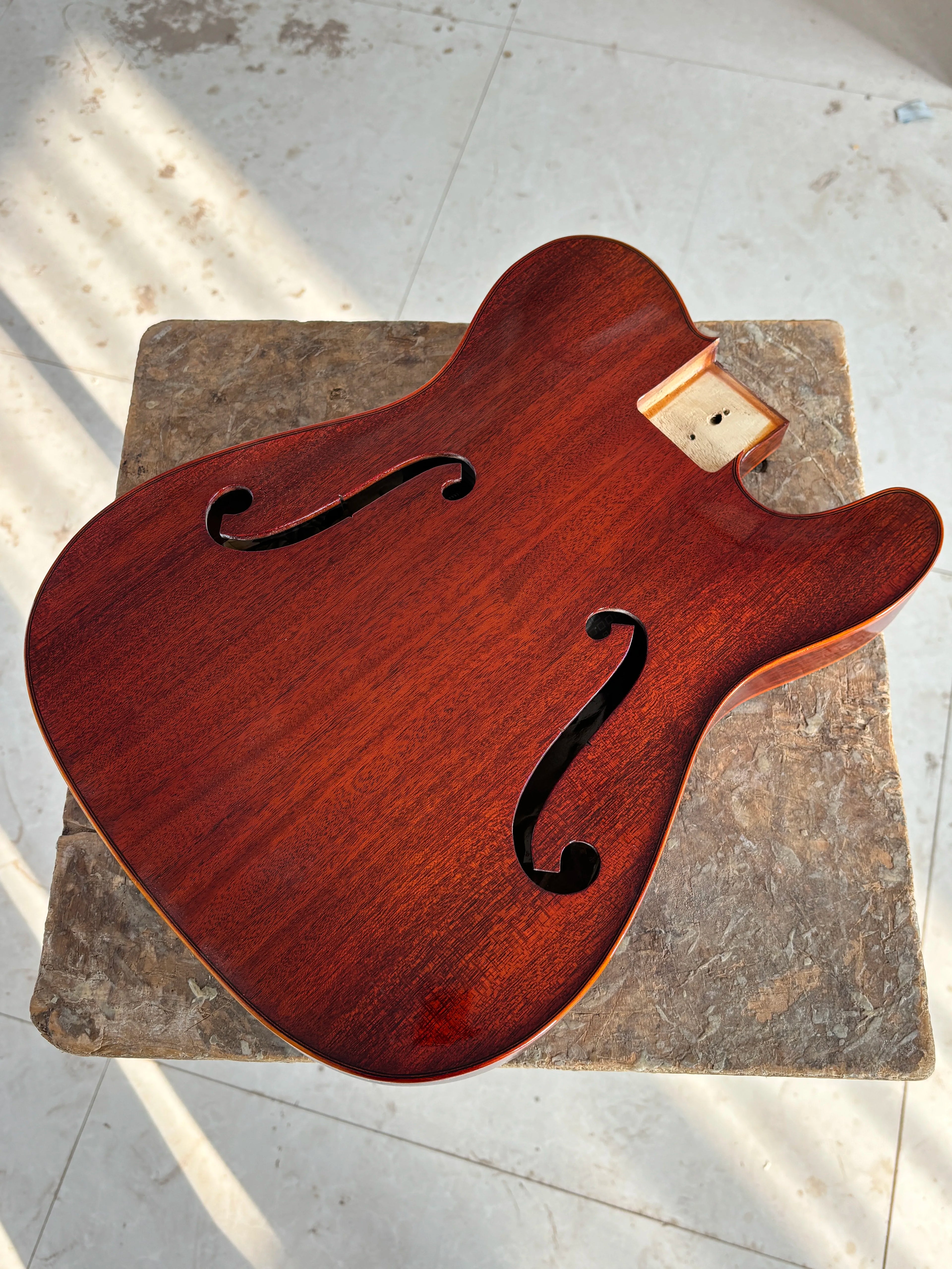 Handmade Archtop Jazz Guitar Kit Spruce Top Maple Carved Mahogany Ebony Fingerboard Hollow Body Electric Guitar for Professional