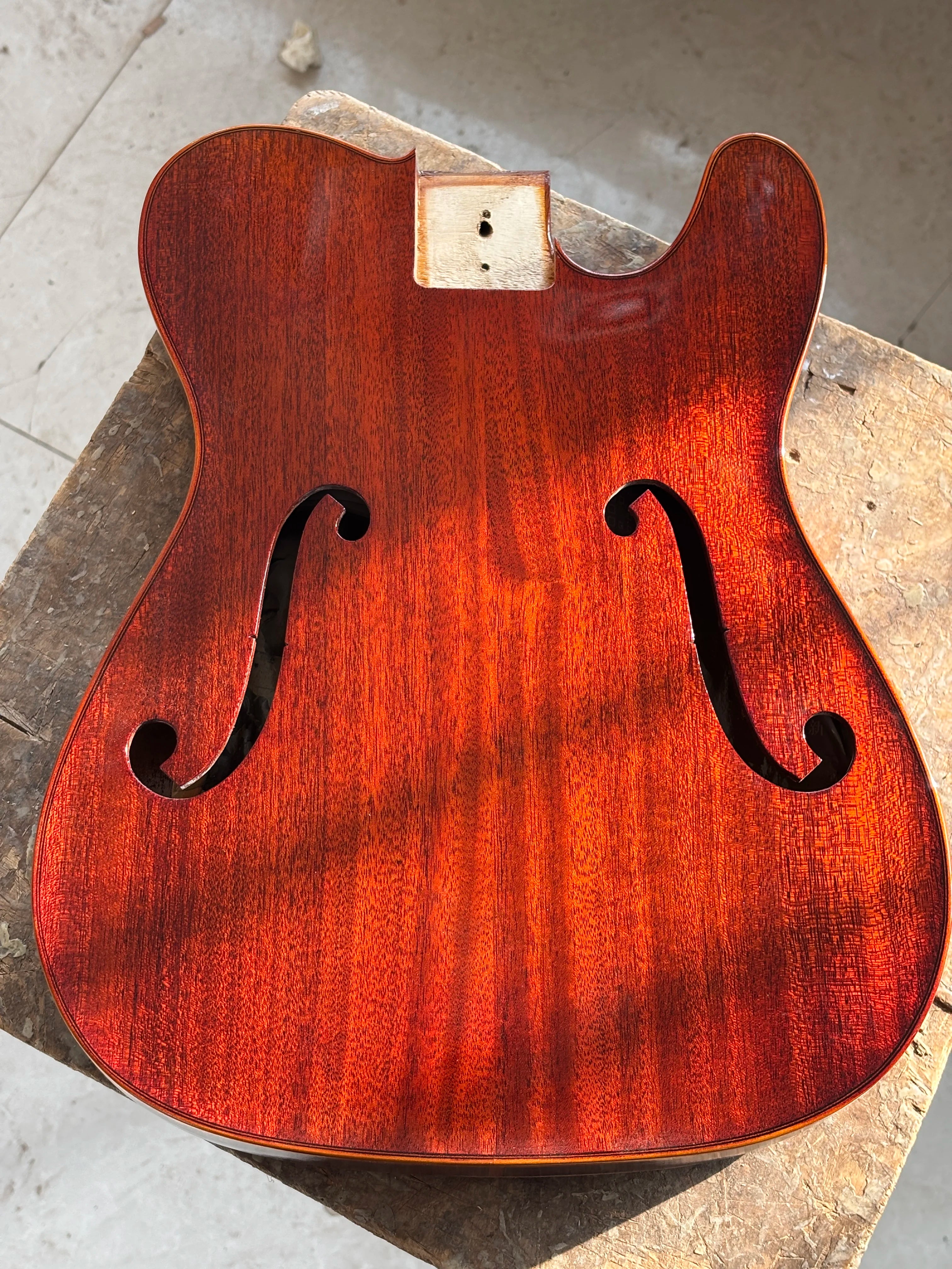 Handmade Archtop Jazz Guitar Kit Spruce Top Maple Carved Mahogany Ebony Fingerboard Hollow Body Electric Guitar for Professional